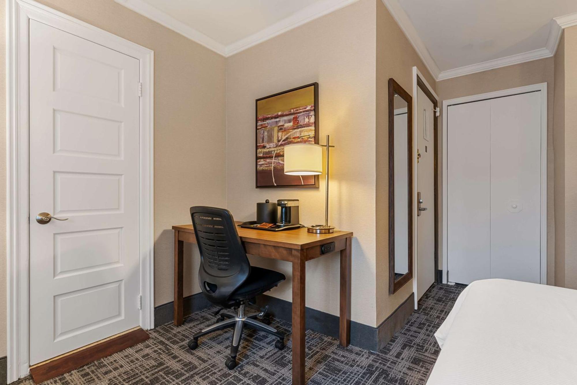 Best Western Ville-Marie Hotel & Suites Montreal Exterior photo